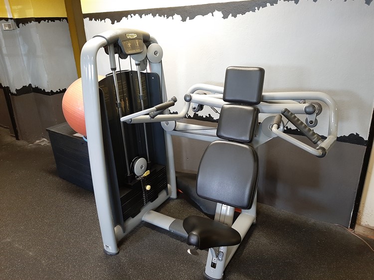 Tlaky na ramena Technogym selection