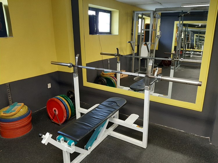 Bench press stojan + zakotvená polohovatelná lavice
